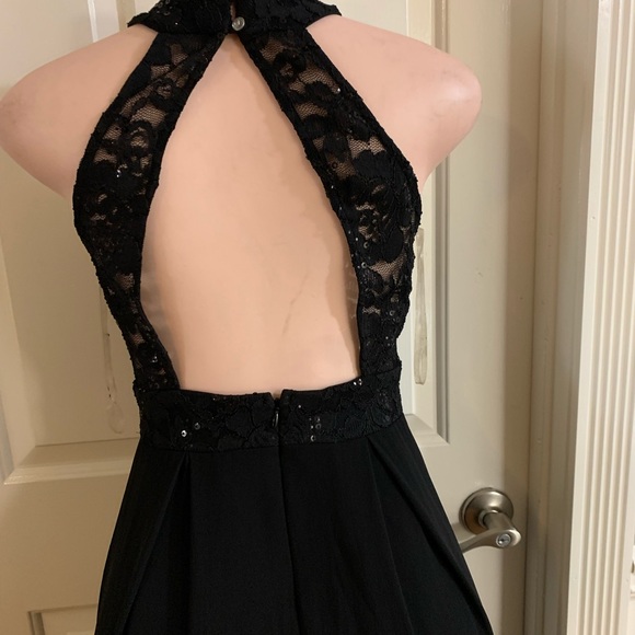 Women’s junior black halter maxi dress size (M) - Picture 9 of 11